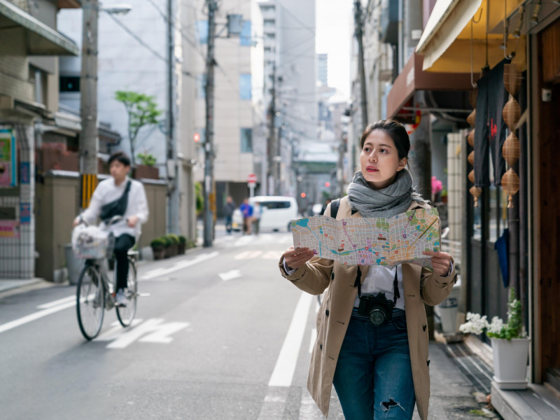 可樂旅遊砸1.6億買38年老商辦、雄獅早一步入手2棟旅館…旅遊業洗牌後絕處逢生，資金流漸豐沛