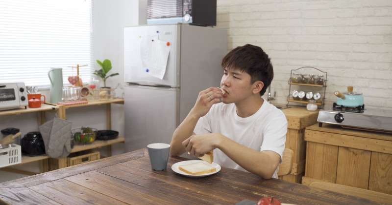 小孩大學剛畢業竟想去舀麵線領 7 萬...我該答應嗎？