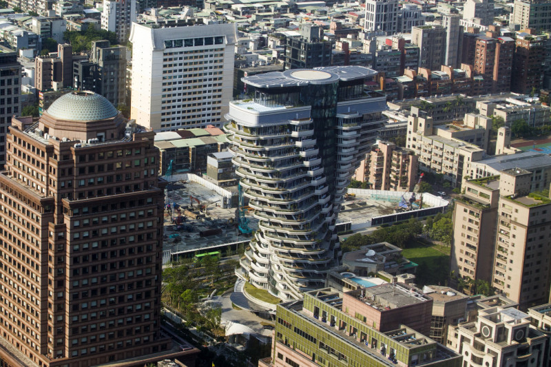 耗時超過10年，陶朱隱園還沒蓋完！最新進度曝光「造瀑、挖溪、養1米長錦鯉」，威京小沈親揭原因