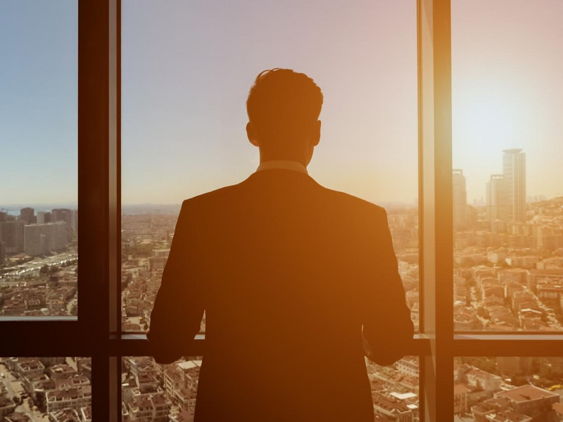 為什麼有錢人的錢越花越多？他從住1坪套房的社畜到身價破億財富自由：理財的本質就是2件事