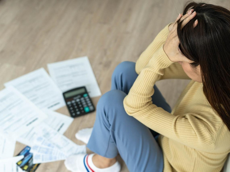 為了9折優惠，每月無感付著信用卡最低應繳...一次檢視刷卡帳單明細，我才頓悟自己最大財務錯誤