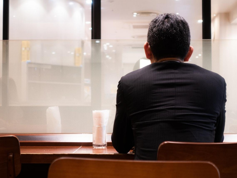 「沒錢的人進股市沒有用！」營業員當7年他感嘆：親眼看過大戶的操作手法，才會知道股市的厲害