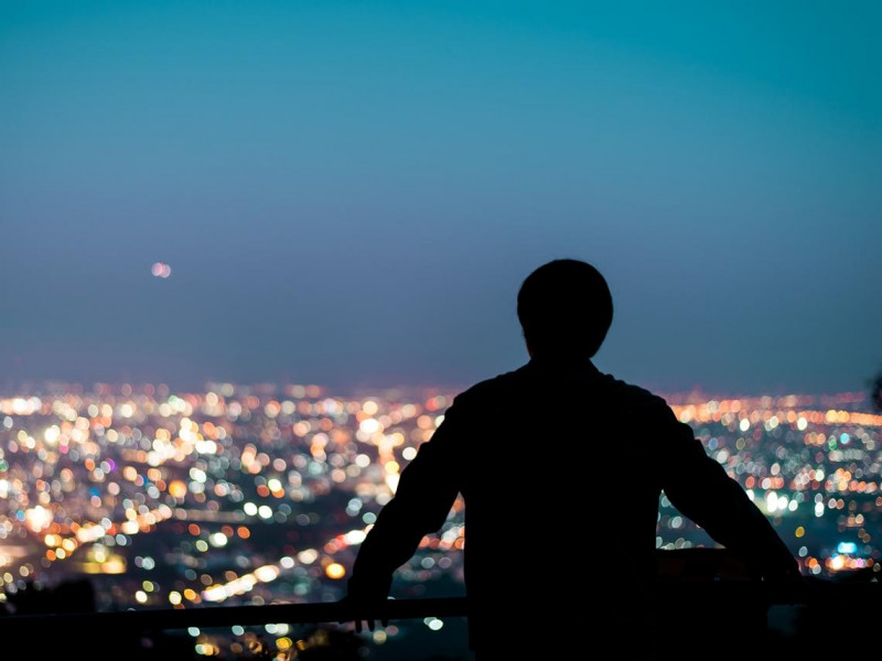 150萬跑車開10年殘值只剩20萬！前工程師反省：工作17年收入2千萬，我的資產卻是零甚至還有車貸