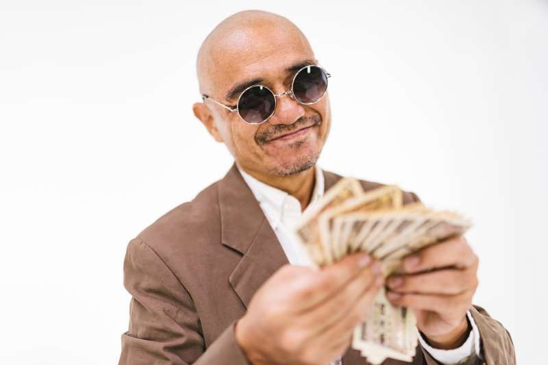 五個有錢人奇怪的花錢方式!如果可以買下巨石陣當收藏品，你會買來最什麼呢