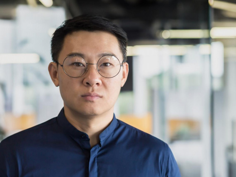 「爸爸，我什麼時候能有自己的房間？」工作12年才年收入破百萬，45歲國中老師：人生似乎是一場空